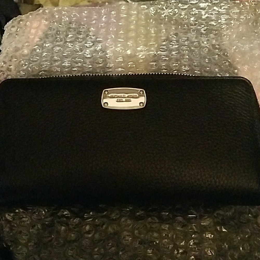 NWT Michael kors black leather wallet